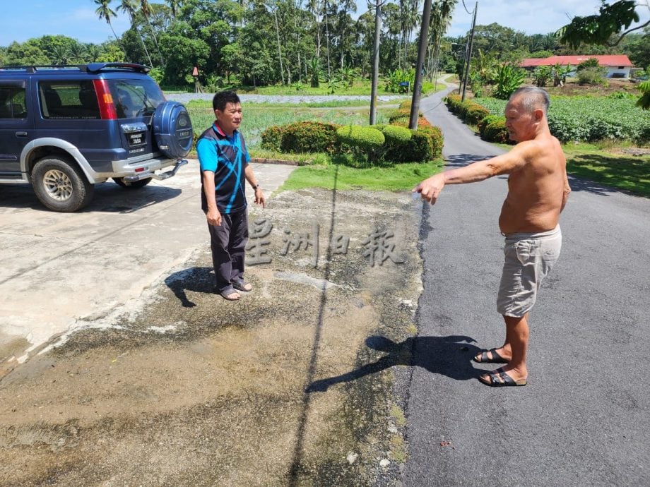 (古城第二版主文)私人地不断流水至住家,长时间积水长青苔有时发出异味