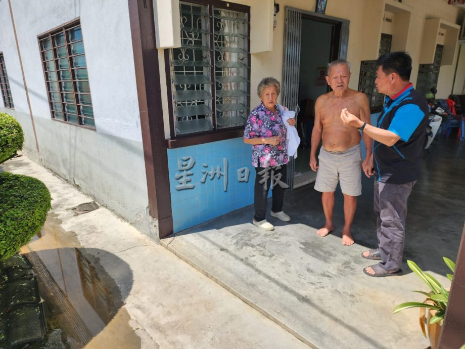 （古城第二版主文）私人地不断流水至住家，长时间积水长青苔有时发出异味