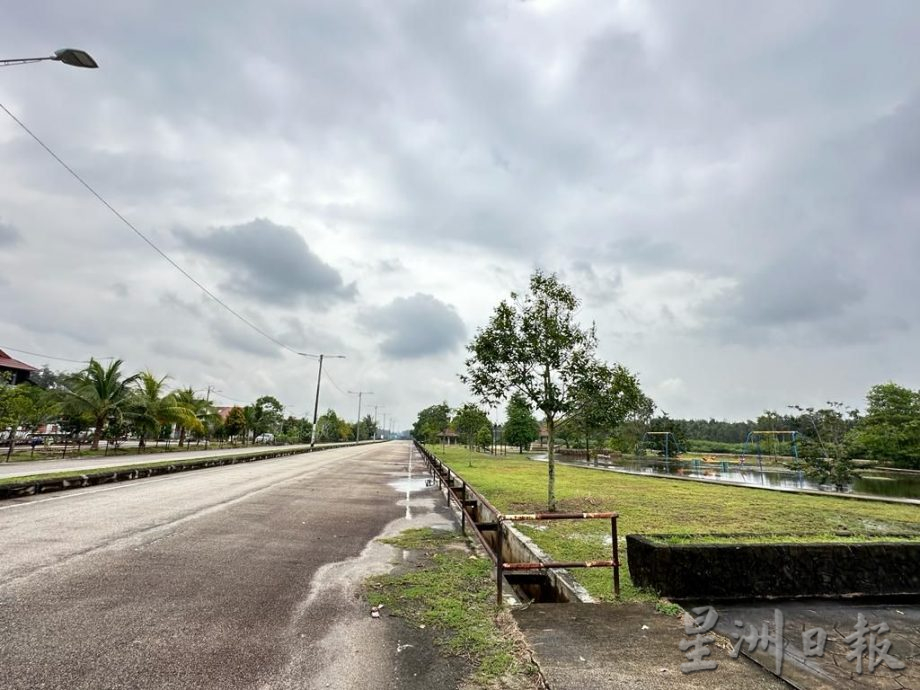 （古城第二版主文）鸿运城道路笔直 少年周末飙车