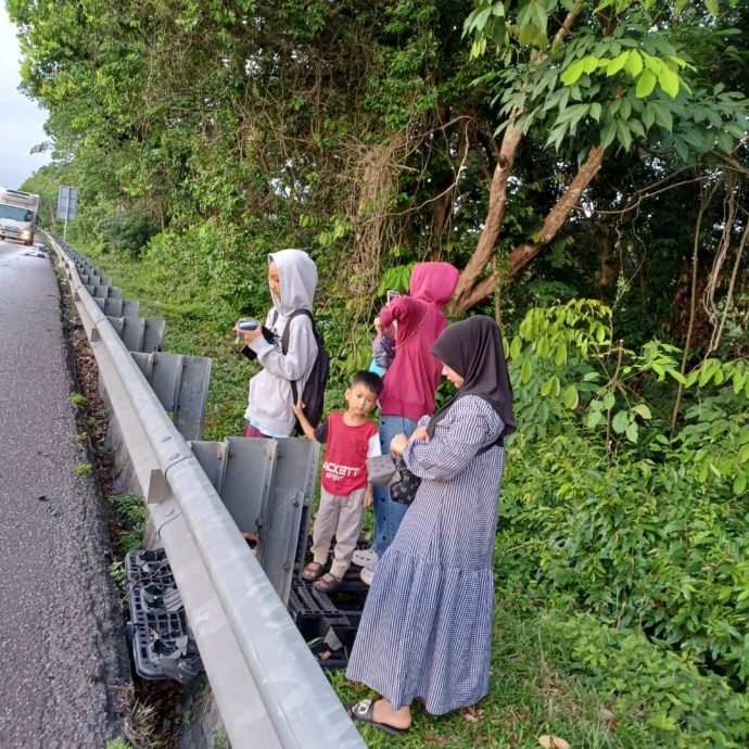 (古城第二版主文,请用此取代文)化学原料散落一地,休旅车闪避不及撞上