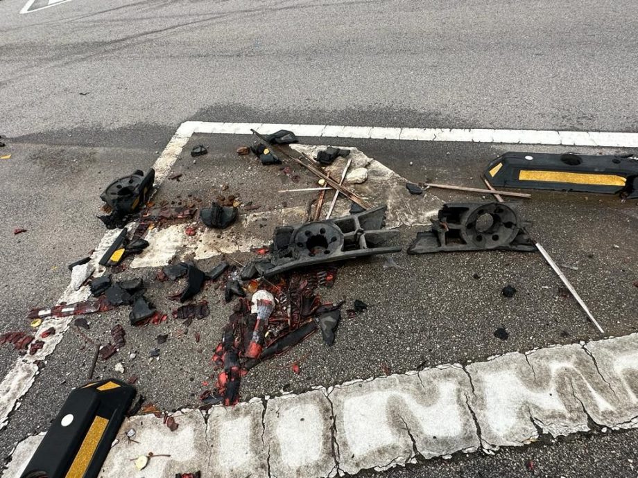 （古城第二版副文）鸿运城路口反光防撞杆被撞毁