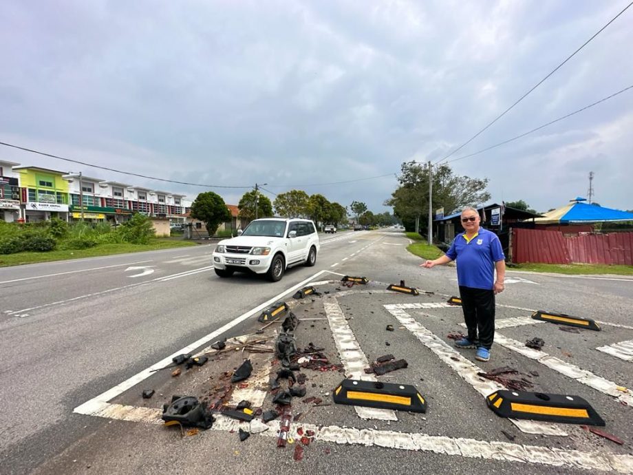 （古城第二版副文）鸿运城路口反光防撞杆被撞毁