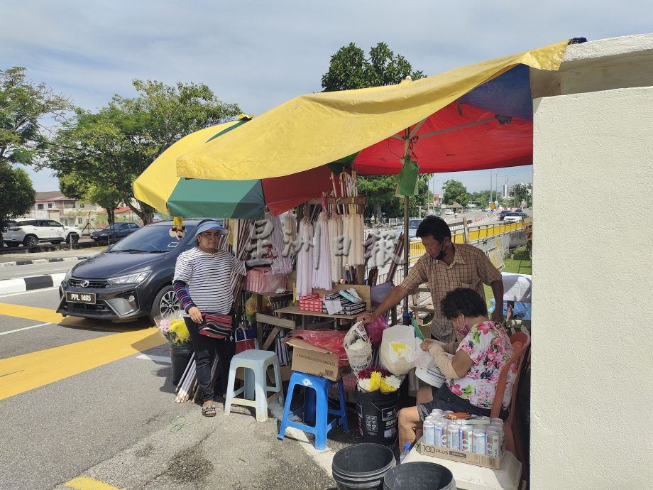 圣安纳主保庆典进入次日,首个周末开始见人潮