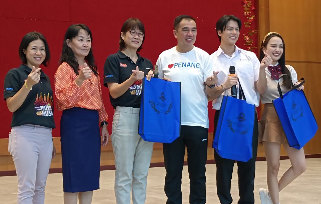 (大北马)孙意志带领网红和艺人进校园