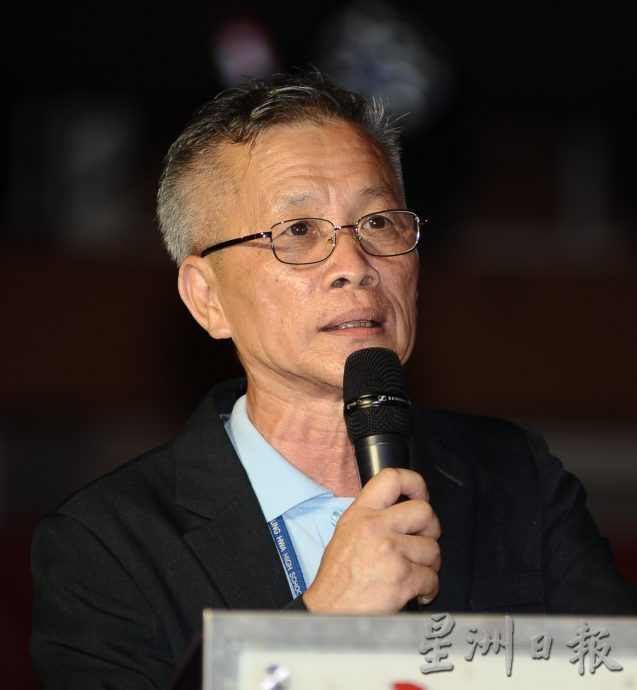 (已签发)柔:封面:新闻:麻坡中化中学111周年校庆万人宴:谢才观:时代的巨轮不断地向前迈进,办学办校也要与时并进