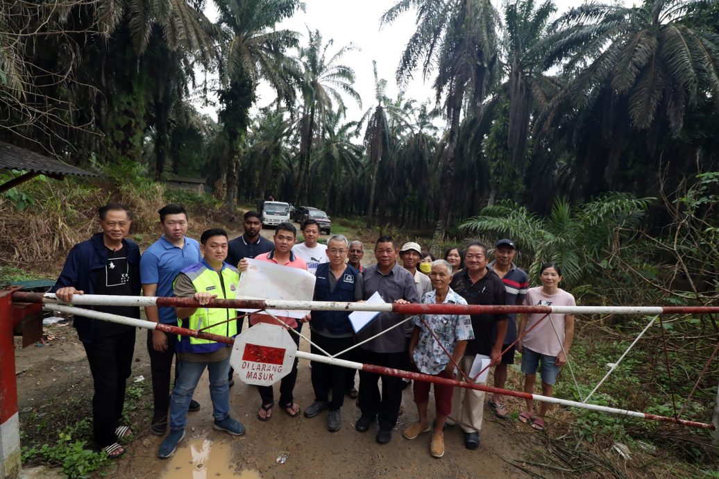 (已签发)柔:挖沟封路影响农作物运输,乌鲁地南小园主展开联署行动
