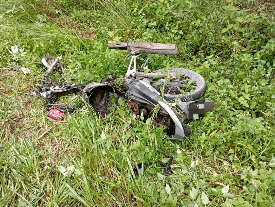 (已签发)柔:摩托车与国产车相撞,24岁男骑士当场丧命
