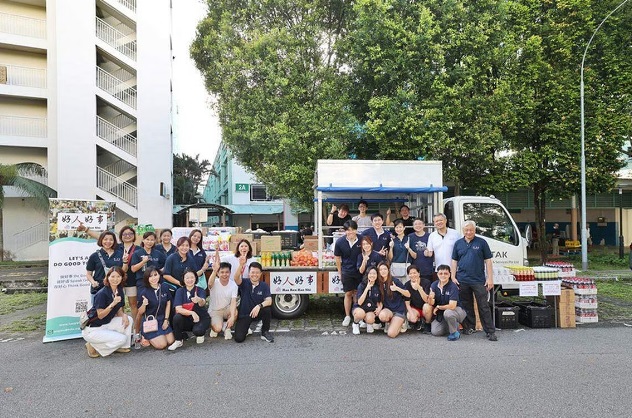 (已签发)柔:狮城二三事:“好人好事”罗里送爱心 百户弱势家庭获益