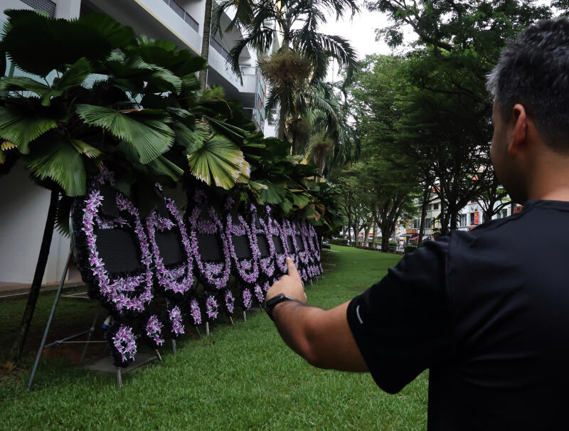 (已签发)柔:狮城二三事:丧礼结束5天后 仍见10电子花圈