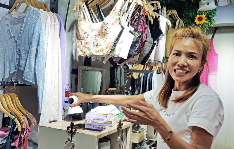 (已签发)柔:狮城二三事:互指装电眼监视 2女店家爆冲突