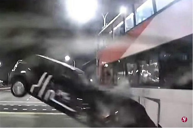 （已签发）柔：狮城二三事：吸毒男无照开车酿1死7伤 验尸官判为不幸交通意外