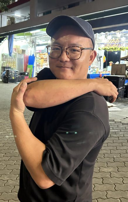 (已签发)柔:狮城二三事:摊贩一招锁喉擒贼 助老妇夺回600新元