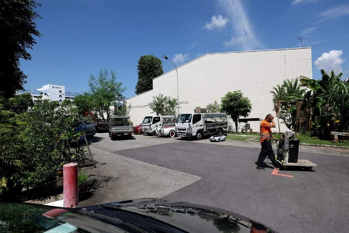 (已签发)柔:狮城二三事:敞篷玩具宝马跑车占车位?