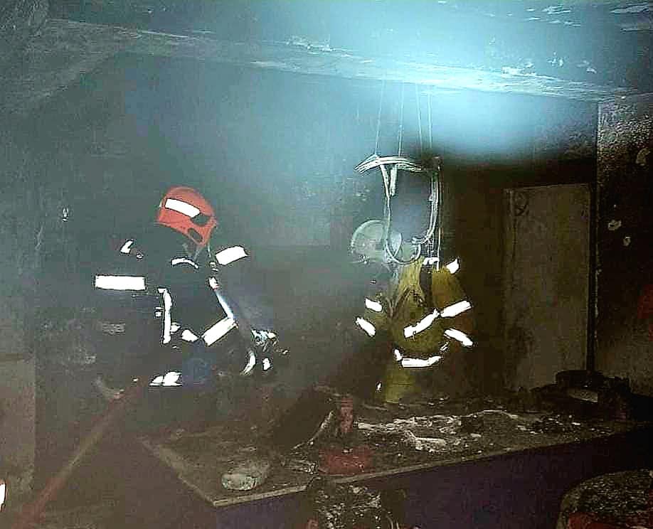 (已签发)柔:狮城二三事:盛港组屋单位凌晨失火 5人送院治疗