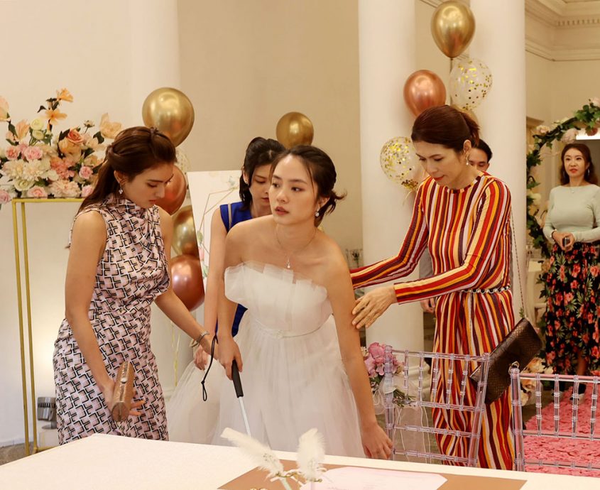 (已签发)柔:狮城二三事:黄暄婷新剧演视障者 访视障人士协会揣摩角色