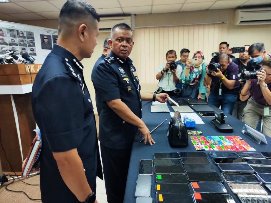 (已签发)柔:私会党械斗26岁男子断手,警捕4人通缉另3人