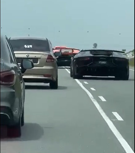 (已签发)柔:视屏|超跑车队高速公路违规超车 险酿车祸引挞伐