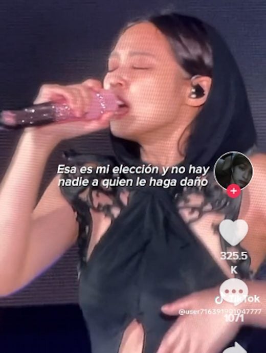 Jennie@BLACKPINK台上崩溃洒泪 疑扛不住与V绯闻+新剧负评