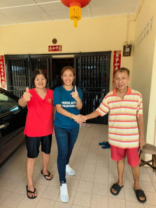 NS 淡边:乐巴女候选人一大清早积极向各族选民拜票