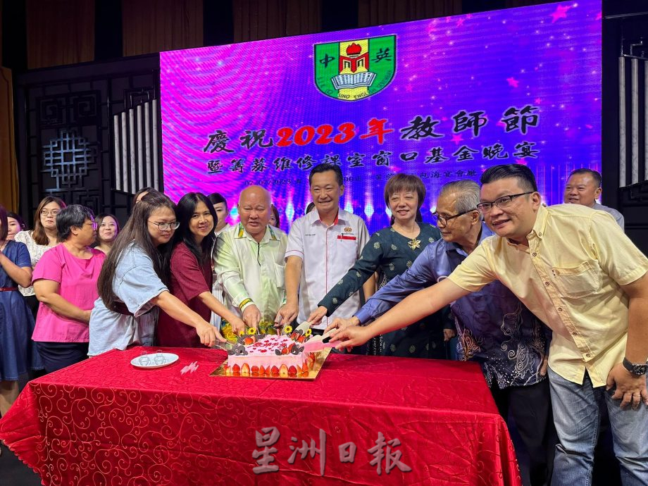 NS主文/谢琪清为中英华小带来8万拨款,学校不再为筹款苦恼