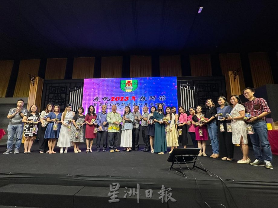 NS主文/谢琪清为中英华小带来8万拨款,学校不再为筹款苦恼