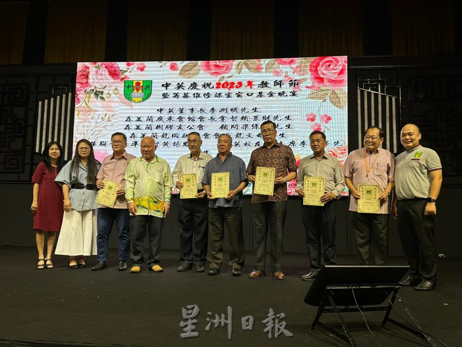 NS主文/谢琪清为中英华小带来8万拨款,学校不再为筹款苦恼