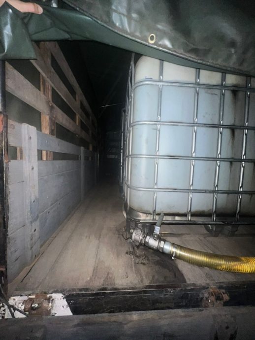 柔水警破获柴油走私案,起获1.5万公升的津贴柴油,2人落网