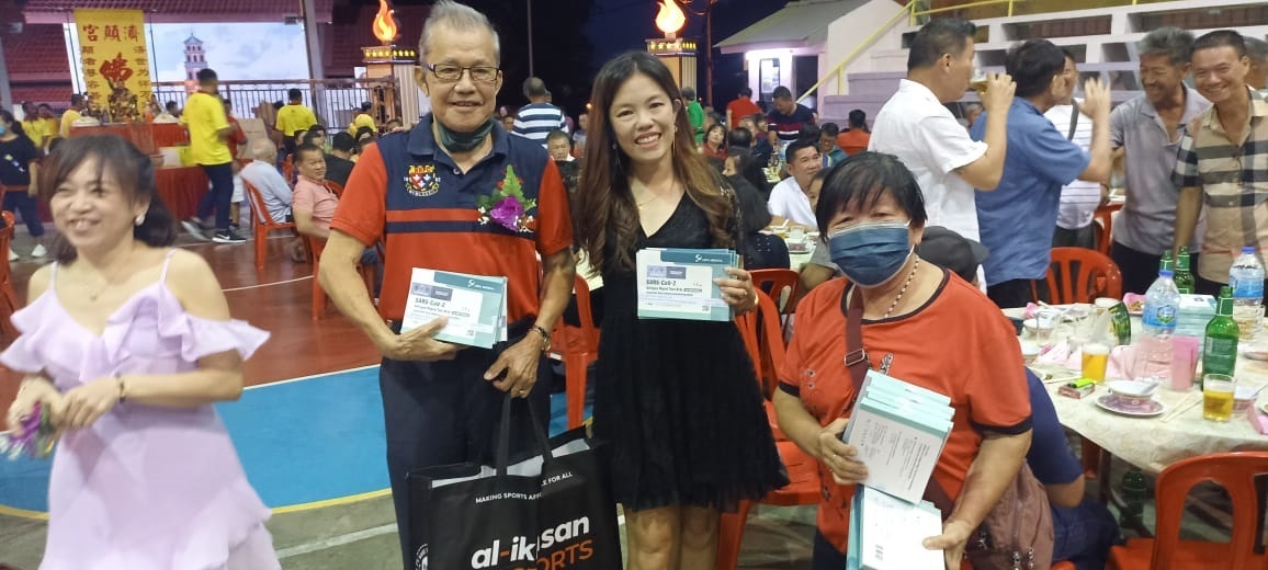 NS淡边/为州选热身,民政淡边区妇女组主席赴宴大派冠病检测试剂盒