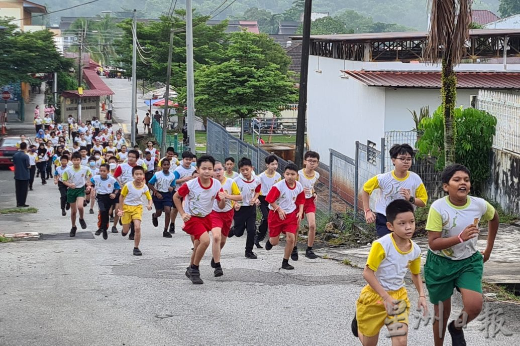 NS芙蓉/叶耀荣:越野赛跑强身健体,也能让学生接触大自然