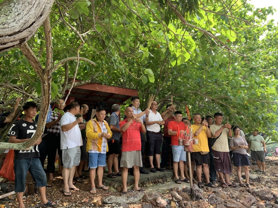 ns芦骨：芦骨希盟准候选人朱建华乘船拜祭拿督公