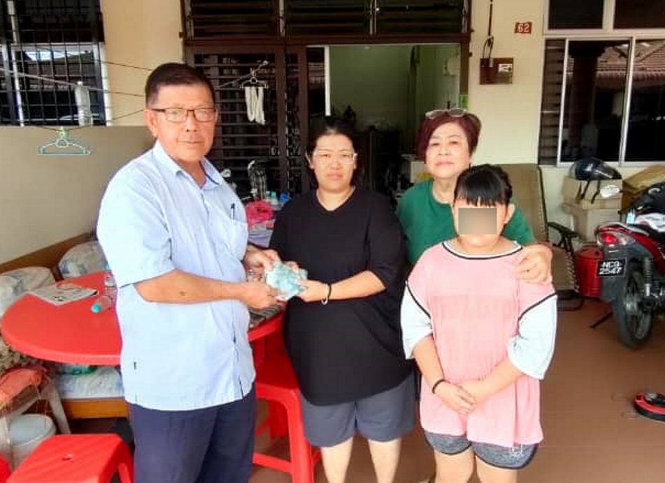 NS马口:公众纷纷发挥爱心，捐助温凤玲一家