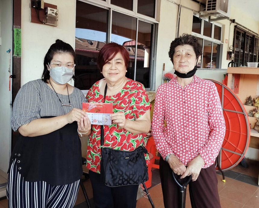 小贩突然骤逝，遗下妻子及10名儿女面对经济难题