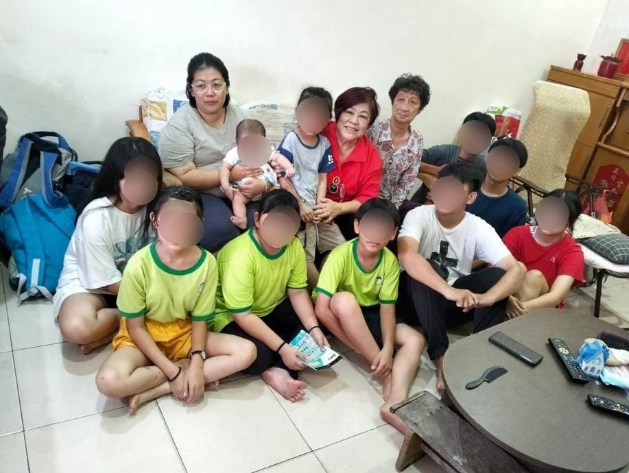 小贩突然骤逝，遗下妻子及10名儿女面对经济难题