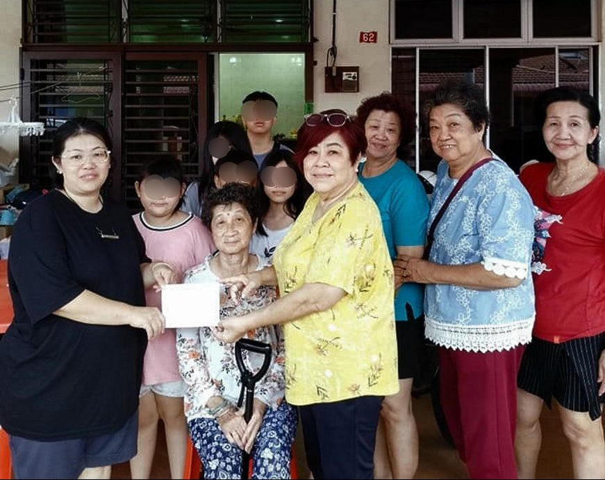 小贩突然骤逝，遗下妻子及10名儿女面对经济难题