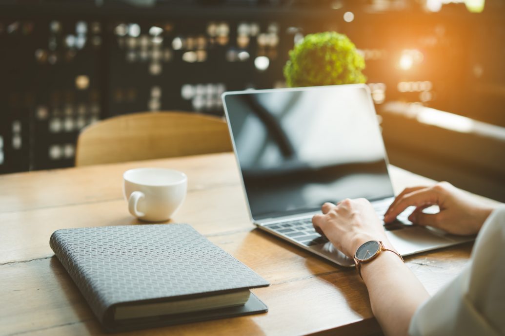 22/8城人小说——职业危机/杏僖/Yap Heng Hee 叶杏僖/921106035030/yaphiyi@gmail.com/Cimb Bank 7050727186