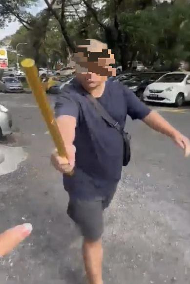 2男当街持械对持·警方已逮捕其中1人