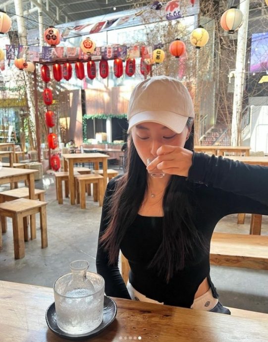 4大女神大马相约畅饮 王敏奕乐尝香蕉叶饭