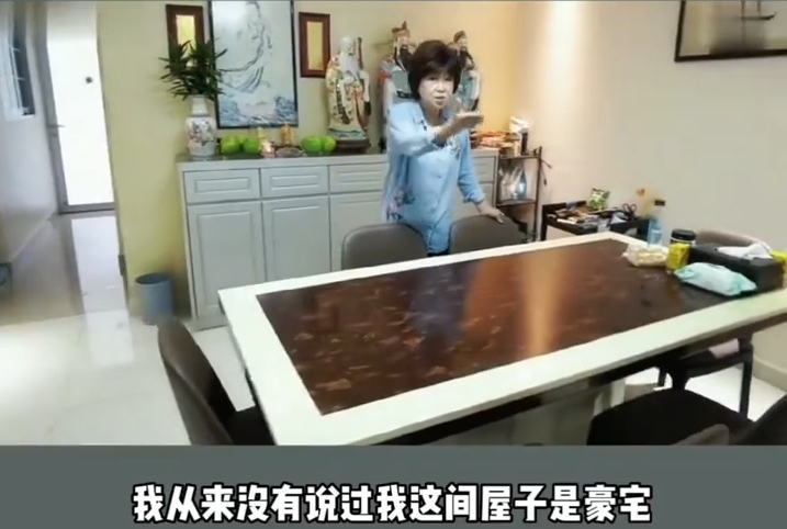 68岁朱咪咪脸颊饱满气色好 香闺曝光装潢超贴地