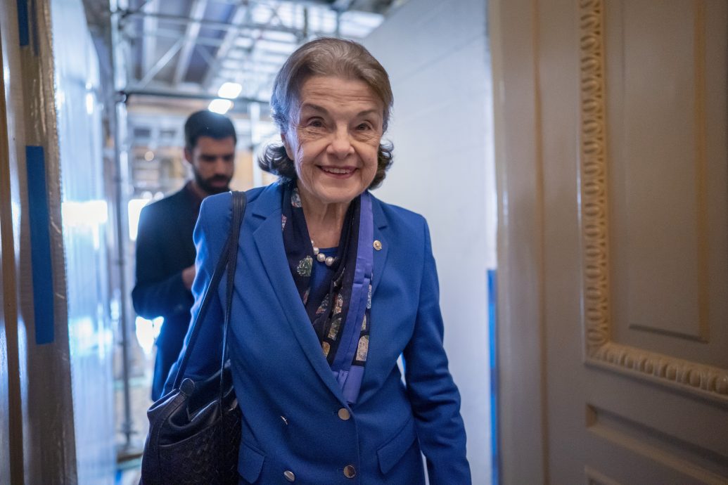 90岁联邦参议员 家中跌倒急送医