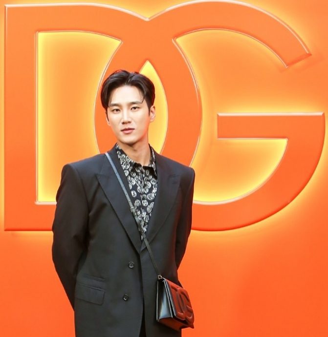 BLACKPINK首位认爱成员 Jisoo和安普贤恋爱中