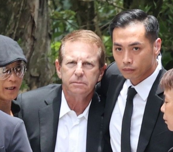 Bruce申请调查死因还清白 友人出面曝李玟住酒店原因