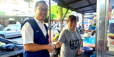 Lau apologizes to noodle hawker