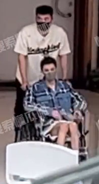 坐轮椅就医双腿细如骷髅 罗云熙被劝诫退圈保命