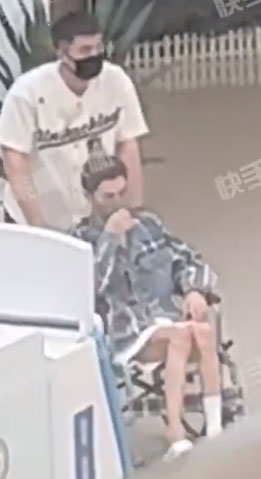 坐轮椅就医双腿细如骷髅 罗云熙被劝诫退圈保命