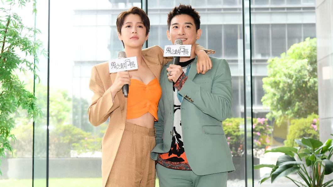 张立昂烂醉大闹扰邻 遭上铐带回警局