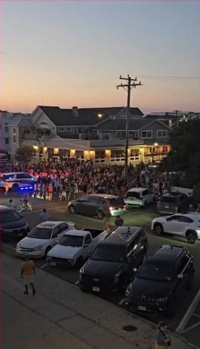 泰莱史薇芙出席友人婚宴 粉丝争睹瘫痪交通惊动警察