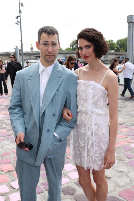 泰莱史薇芙出席友人婚宴 粉丝争睹瘫痪交通惊动警察