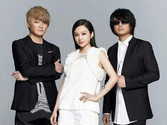 詹雯婷遭恩师控诬告 出庭玩分身术