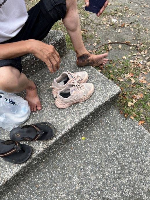 “天使轮”抽油油管破裂 旗津戏水全身沾油污