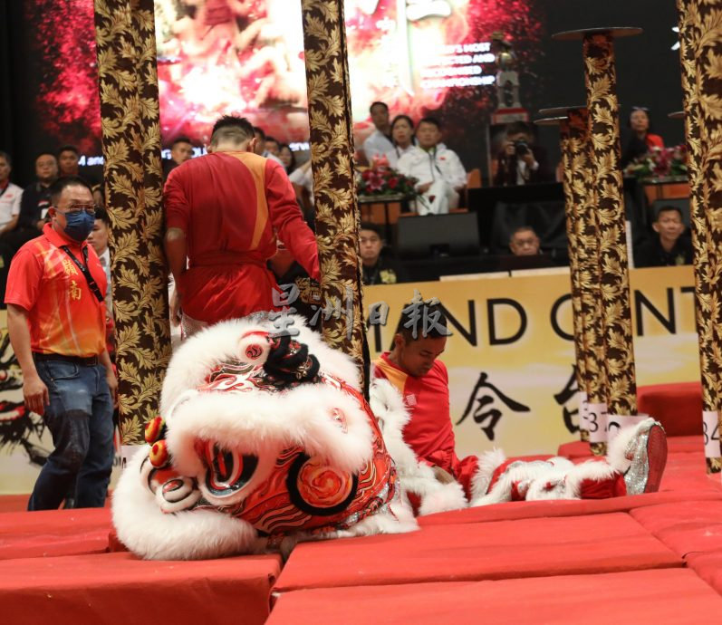 “第14届云顶世界狮王争霸战”|麻坡关圣宫龙狮团失误重跌 冠军梦碎